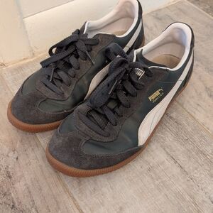 Puma Men's Black and White Sneakers with Gum Sole